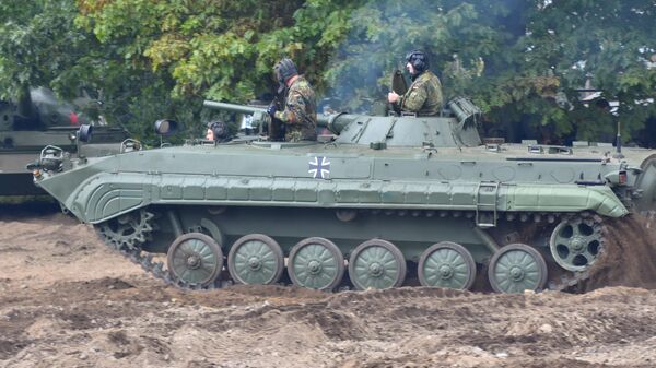 Un vehículo de combate de infantería BMP-1A1 (archivo) - Sputnik Mundo