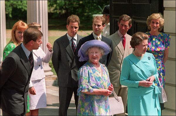 En 1981, el hijo mayor de Isabel II, Carlos, se casó con Diana Spencer. Su matrimonio dio lugar a una oleada de escándalos que no se agotó hasta su trágica muerte en agosto de 1997. - Sputnik Mundo