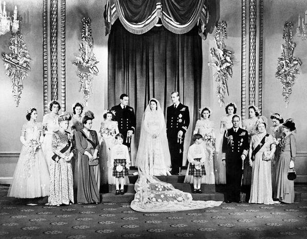 Isabel conoció a su esposo, el príncipe Felipe, en 1939, cuando tenía tan solo 13 años. Casi una década después, en 1947, se casaron en la Abadía de Westminster. - Sputnik Mundo