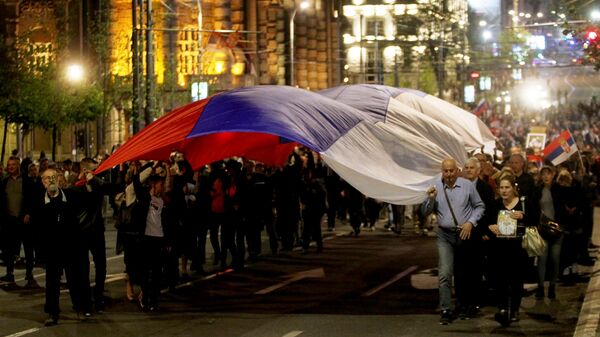 Una manifestación en apoyo de Rusia en Serbia - Sputnik Mundo