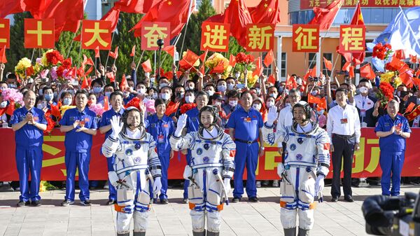 La tripulación de la nave espacial Shenzhou-14 de China - Sputnik Mundo