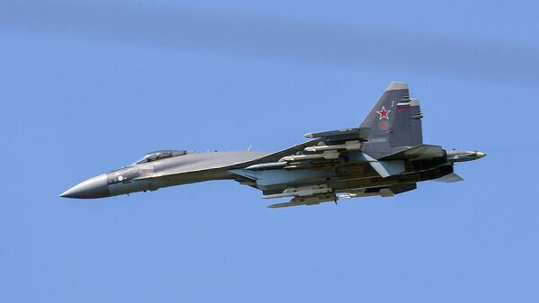 Un caza Su-35 de la Fuerza Aeroespacial rusa  - Sputnik Mundo
