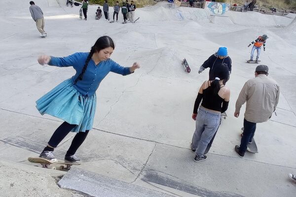 Colectivo de mujeres 'skaters' Imilla Skate  - Sputnik Mundo