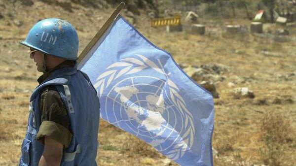 Un casco azul de la ONU  - Sputnik Mundo