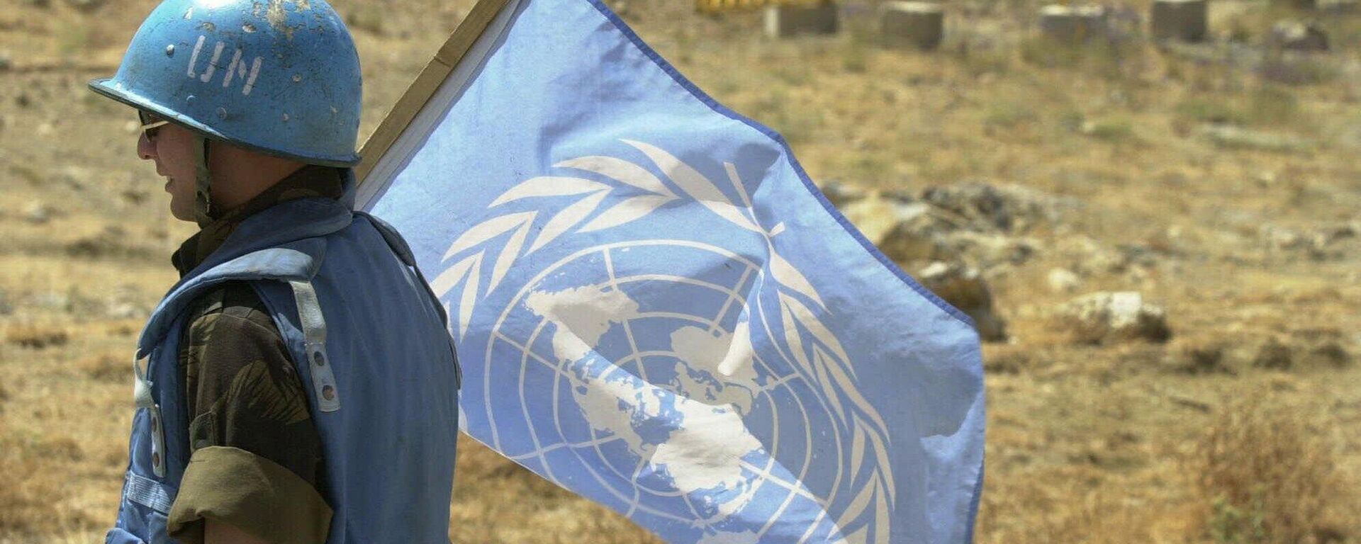 Un casco azul de la ONU  - Sputnik Mundo, 1920, 19.06.2022