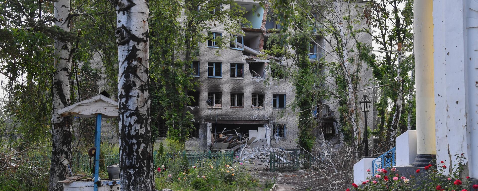 Un edificio destruido por el Ejército ucraniano en la República Popular de Lugansk - Sputnik Mundo, 1920, 15.07.2022