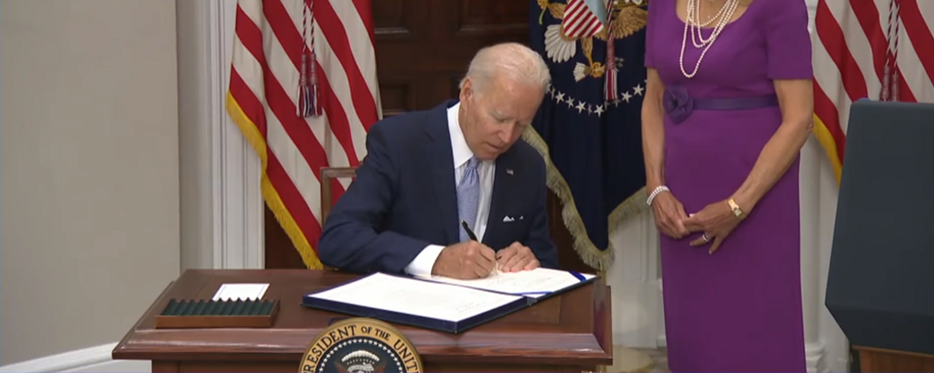 Joe Biden, presidente de EEUU, firma la Ley sobre Comunidades Seguras en Washington (EEUU), el 25 de junio del 2022 - Sputnik Mundo, 1920, 25.06.2022