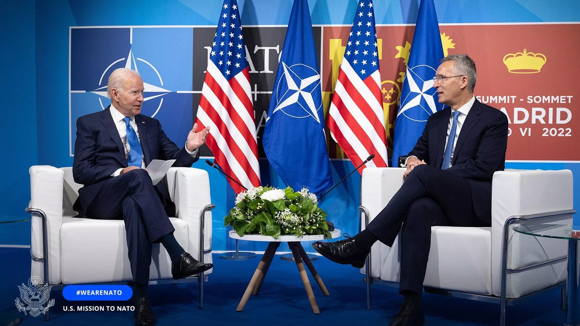 El presidente estadounidense, Joe Biden, y el secretario general de la OTAN, Jens Stoltenberg, en Madrid - Sputnik Mundo, 1920, 25.06.2024