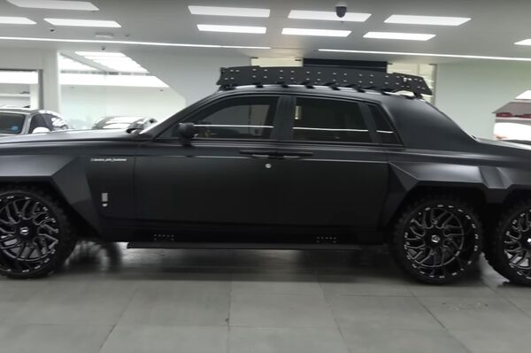 El Rolls-Royce Phantom 6x6 creado por Alexandre Danton - Sputnik Mundo