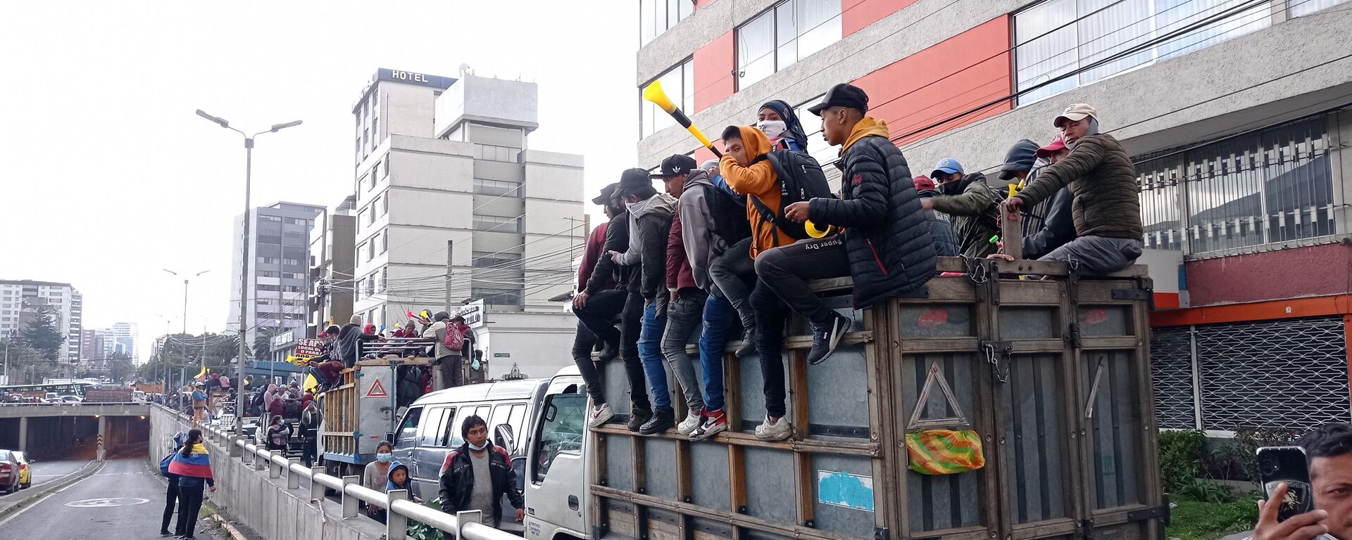 Familias indígenas y vecinos de Quito celebran en las calles de la capital el fin del paro nacional - Sputnik Mundo, 1920, 01.07.2022