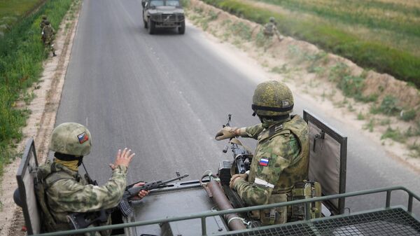 Militares rusos durante la operación especial militar de Rusia en Ucrania - Sputnik Mundo