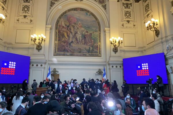 Convención constitucional de Chile entregó la propuesta de nueva Constitución de Chile - Sputnik Mundo