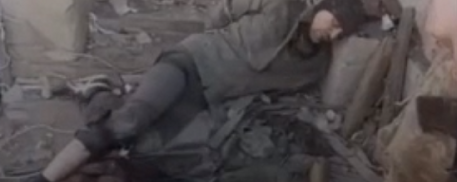 Video: los combatientes al servicio de Kiev se burlan de un prisionero de guerra ruso herido - Sputnik Mundo, 1920, 05.07.2022