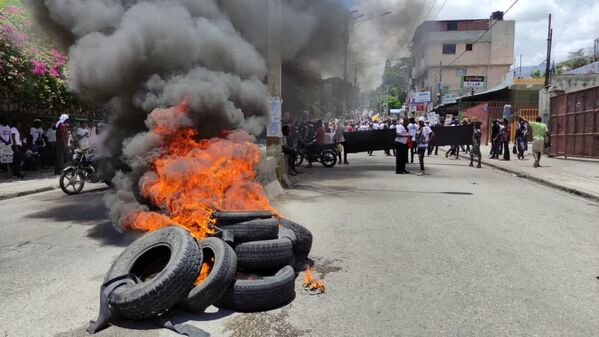 Manifestantes en Haití reclamando justicia por el expresidente asesinado Jovenel Moise  - Sputnik Mundo
