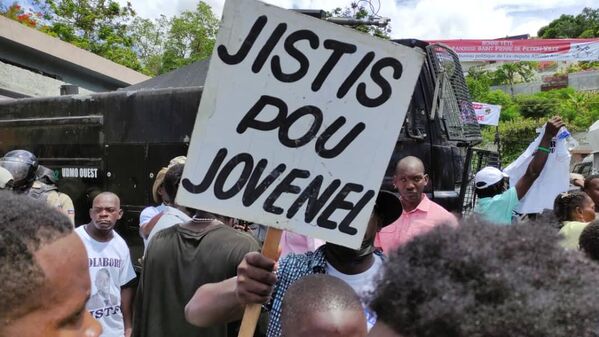 Manifestantes en Haití reclamando justicia por el expresidente asesinado Jovenel Moise  - Sputnik Mundo