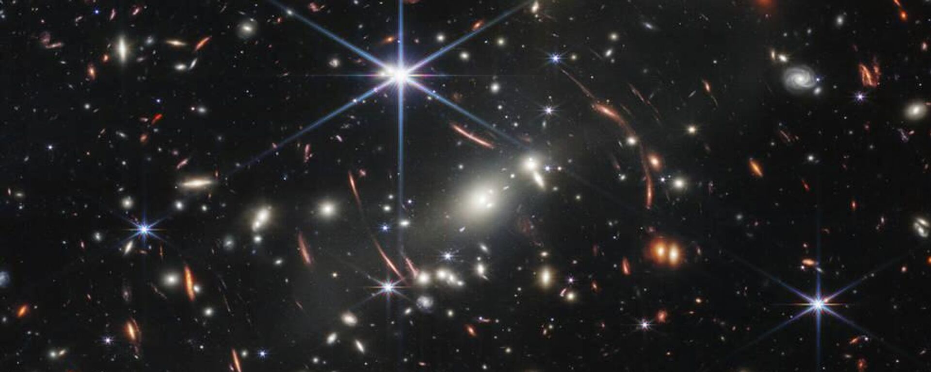 El universo profundo captado por el telescopio James Webb. - Sputnik Mundo, 1920, 12.07.2022
