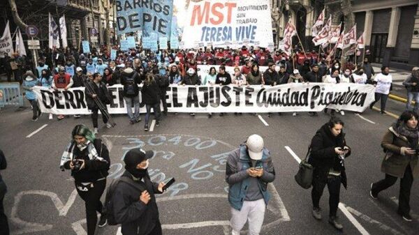 Manifestación para el aumento del salario mínimo y el favorecimiento de sectores más vulnerables en Buenos Aires (archivo) - Sputnik Mundo
