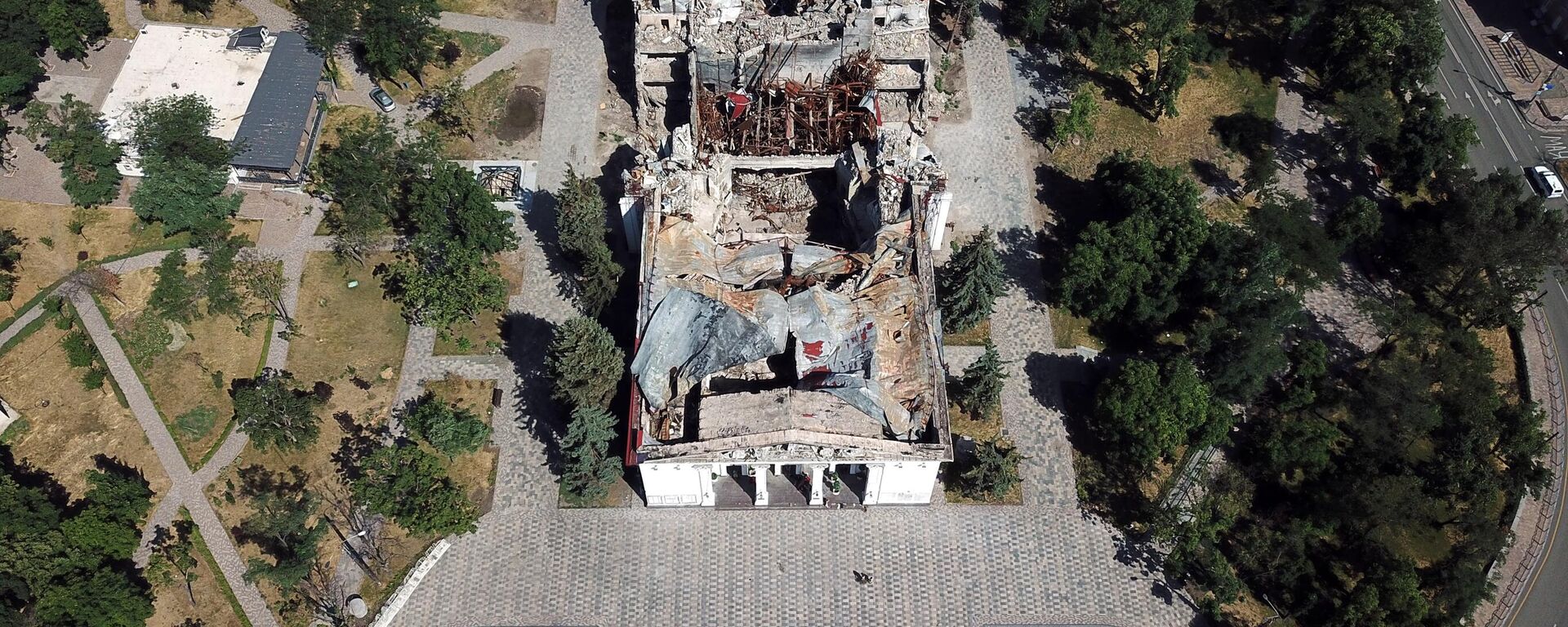 El edificio del Teatro Regional Académico de Donetsk destruido en Mariupol - Sputnik Mundo, 1920, 30.07.2022