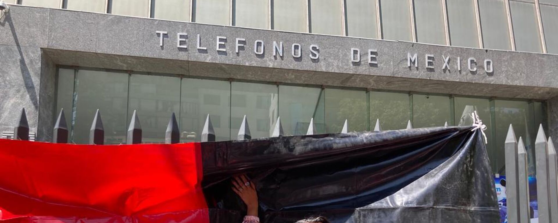 Izado de la bandera rojinegra en la huelga de telefonistas mexicanos. - Sputnik Mundo, 1920, 21.07.2022