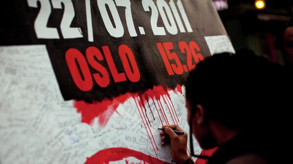 Noruega rinde homenaje a las víctimas de los atentados de 2011 en Oslo - Sputnik Mundo