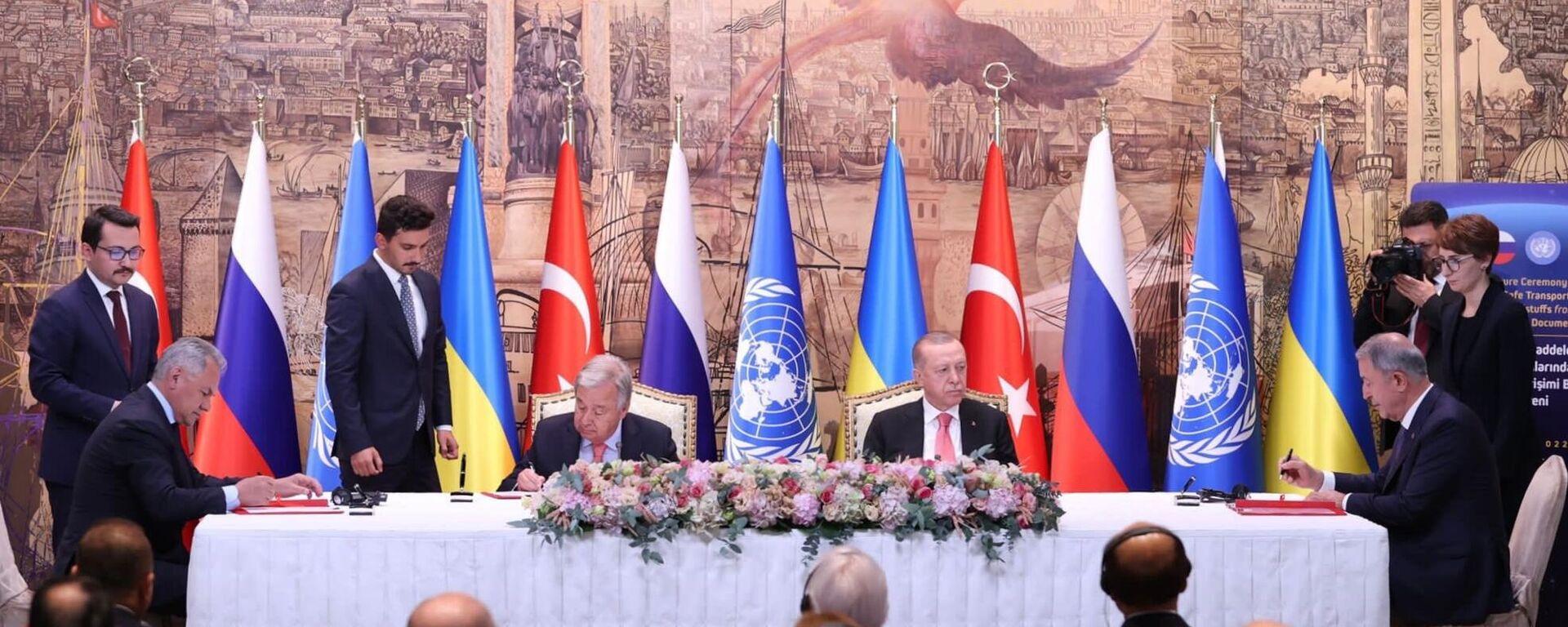 La firma del acuerdo alimentario entre Rusia, Turquía y la ONU en Estambul - Sputnik Mundo, 1920, 22.07.2022