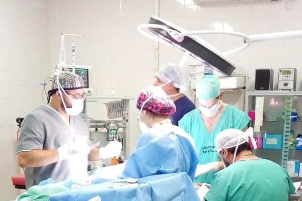 Historias increíbles: un cirujano recorre Argentina para atender a quienes no pueden pagar  - Sputnik Mundo