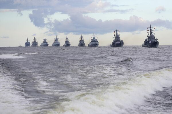 Barcos de la Armada rusa en el desfile naval en Kronstadt. - Sputnik Mundo