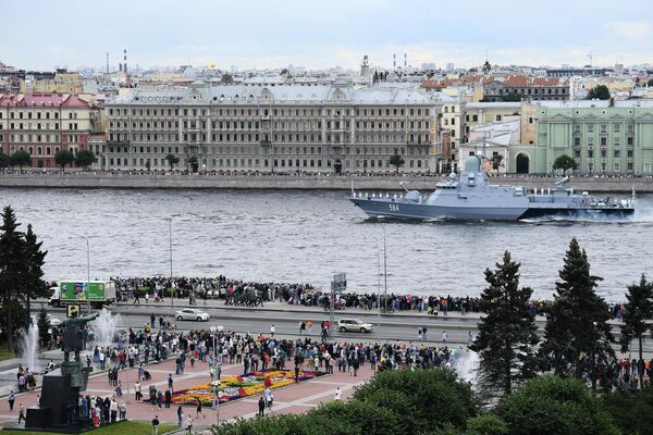 El ligero buque de misiles Odintsovo en el desfile en San Petersburgo. - Sputnik Mundo