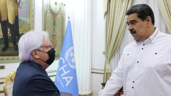 El secretario general adjunto de Asuntos Humanitarios de la ONU, Martin Griffiths, con el presidente de Venezuela, Nicolás Maduro - Sputnik Mundo