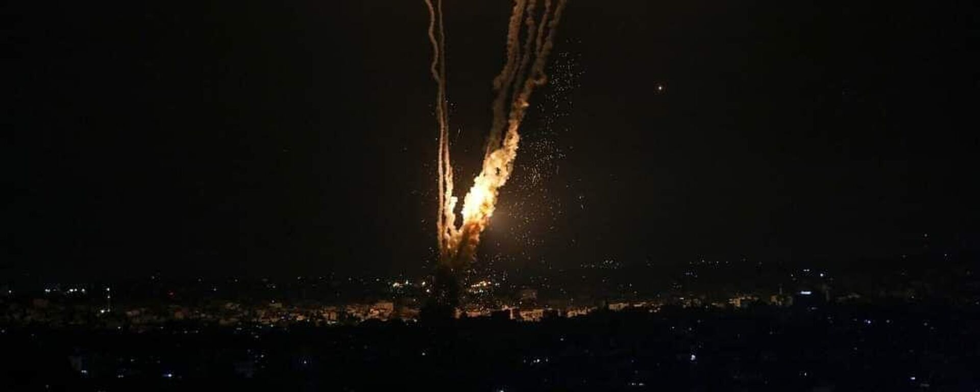 Misiles palestinos salen desde la Franja de Gaza en dirección a Israel, el 6 de agosto del 2022 - Sputnik Mundo, 1920, 06.08.2022