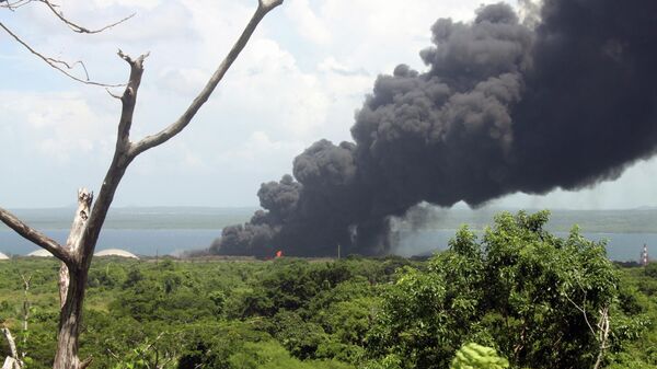 Incendio en la base de almacenamiento de combustibles en Matanzas, Cuba - Sputnik Mundo