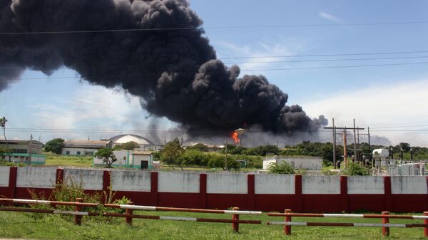 Incendio en la base de almacenamiento de combustibles en Matanzas, Cuba  - Sputnik Mundo