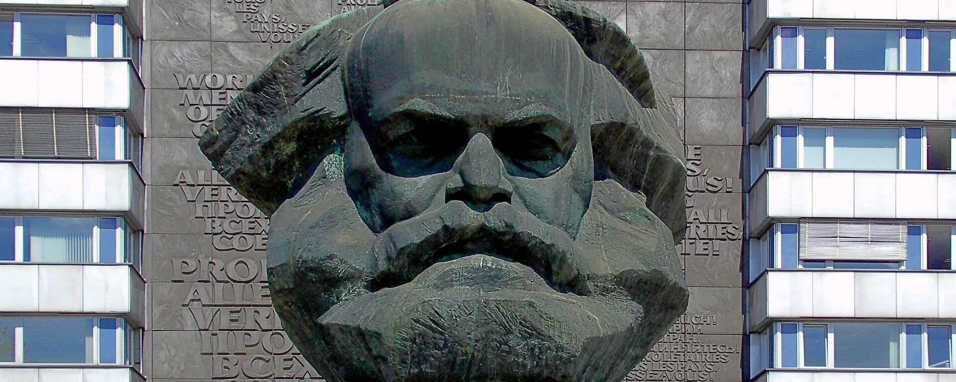 Una efigie del pensador alemán Karl Marx, padre del socialismo moderno - Sputnik Mundo, 1920, 14.08.2022
