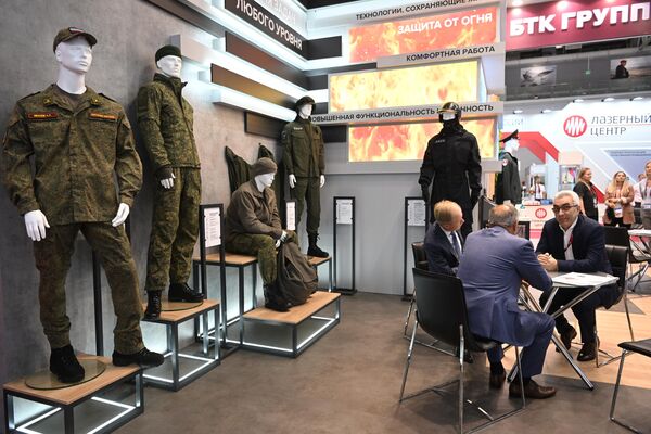 El stand de la empresa fabricante de uniformes BTK Group en el centro de congresos y exhibiciones del parque militar Patriot. - Sputnik Mundo