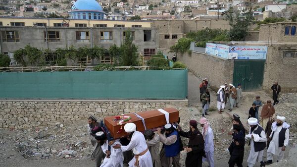 Funerales tras la explosión en una mezquita del norte de Kabul - Sputnik Mundo