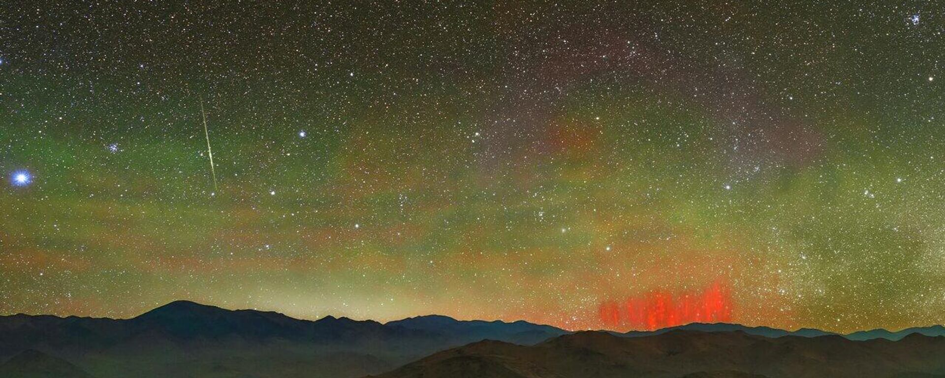 Los llamados duendes rojos en una imagen captada en el Observatorio de La Silla, de Chile - Sputnik Mundo, 1920, 25.08.2022