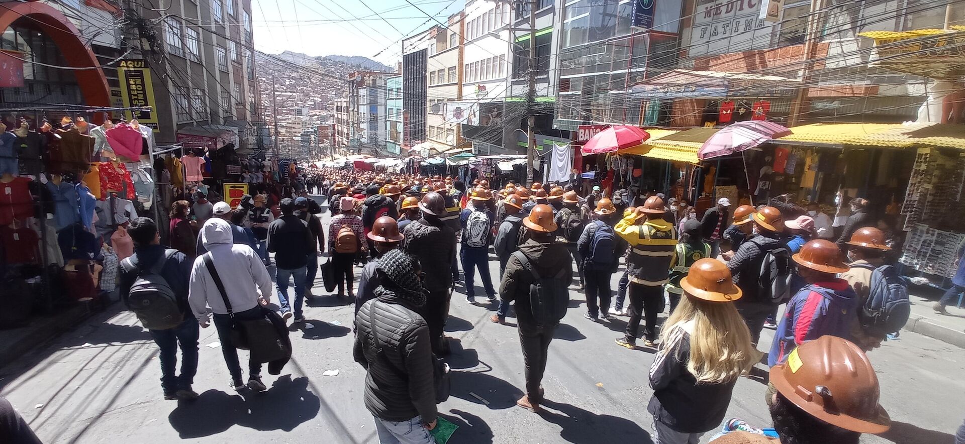 Miles de bolivianos se movilizaron en La Paz en apoyo al presidente Luis Arce y la democracia - Sputnik Mundo, 1920, 26.08.2022