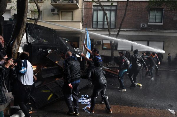Protestas en Argentina en apoyo a Cristina Fernández de Kirchner - Sputnik Mundo