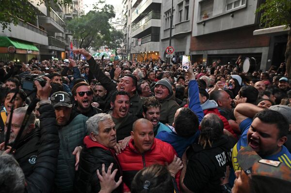 Los manifestantes salieron en apoyo a Cristina Fernández de Kirchner - Sputnik Mundo