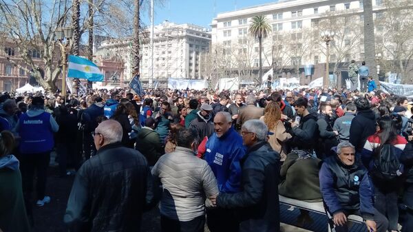 Concentración en la Plaza de Mayo en respaldo a la vicepresidenta Cristina Fernández de Kirchner. - Sputnik Mundo