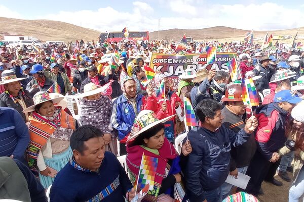 El Gobierno boliviano lleva electricidad a comunidades indígenas del altiplano - Sputnik Mundo