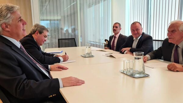 La reunión entre el ministro de Exteriores de Uruguay, Francisco Bustillo, y el jefe de la diplomacia europea, Josep Borrell  - Sputnik Mundo