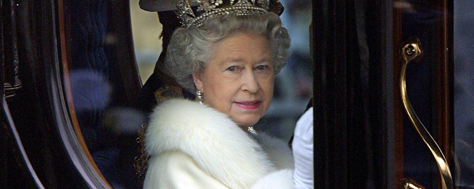 Королева Елизавета II в карете, Лондон, 2000 год - Sputnik Mundo, 1920, 08.09.2022