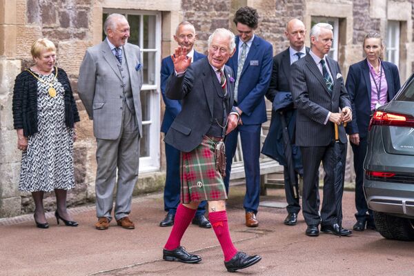 El príncipe Carlos visita el sitio del Patrimonio Mundial de la Unesco de New Lanark en Escocia, 2022. - Sputnik Mundo