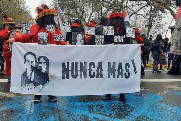 Marcha en Chile en recuerdo de las víctimas de la dictadura - Sputnik Mundo
