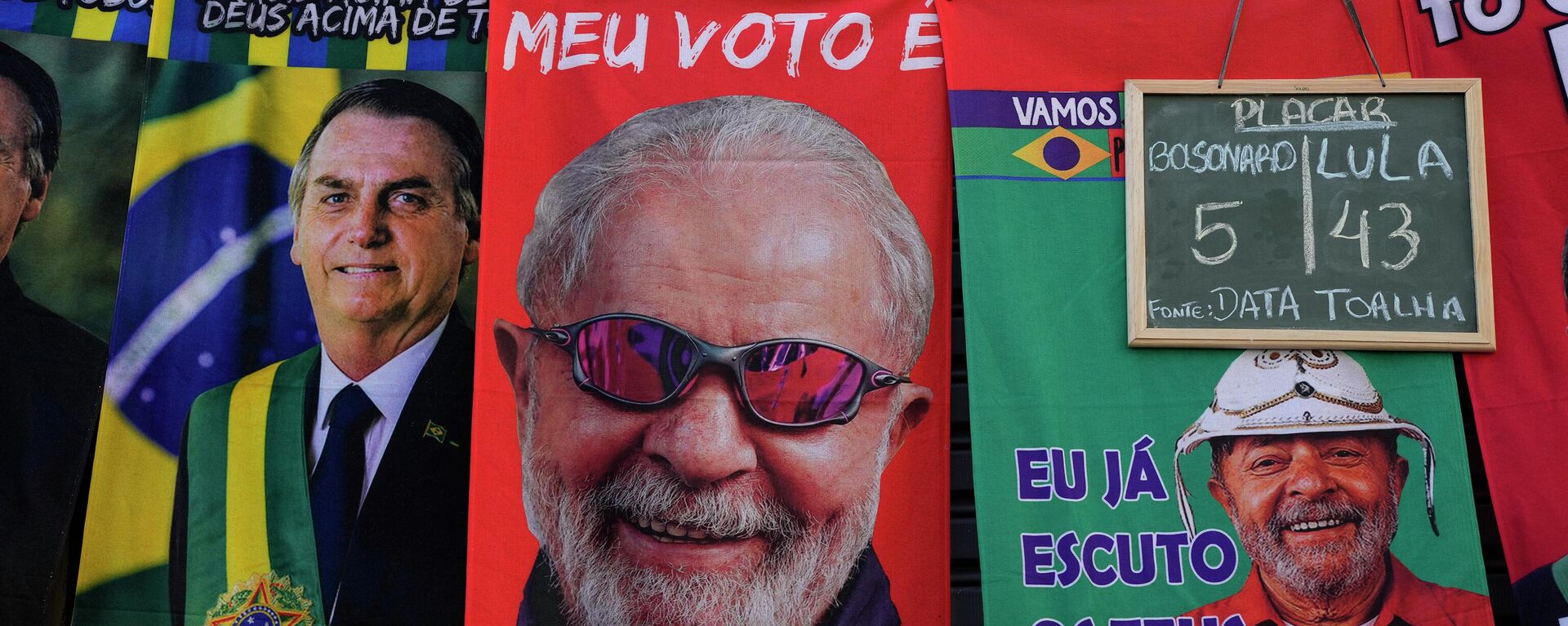 Retratos de Lula y Bolsonaro en unos carteles  - Sputnik Mundo, 1920, 21.09.2022