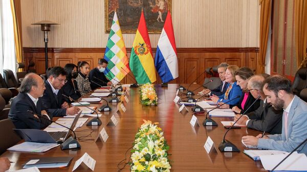 Autoridades diplomáticas de Bolivia y Países Bajos revisan agenda bilateral en la V reunión de mecanismos de consultas políticas en La Paz - Sputnik Mundo