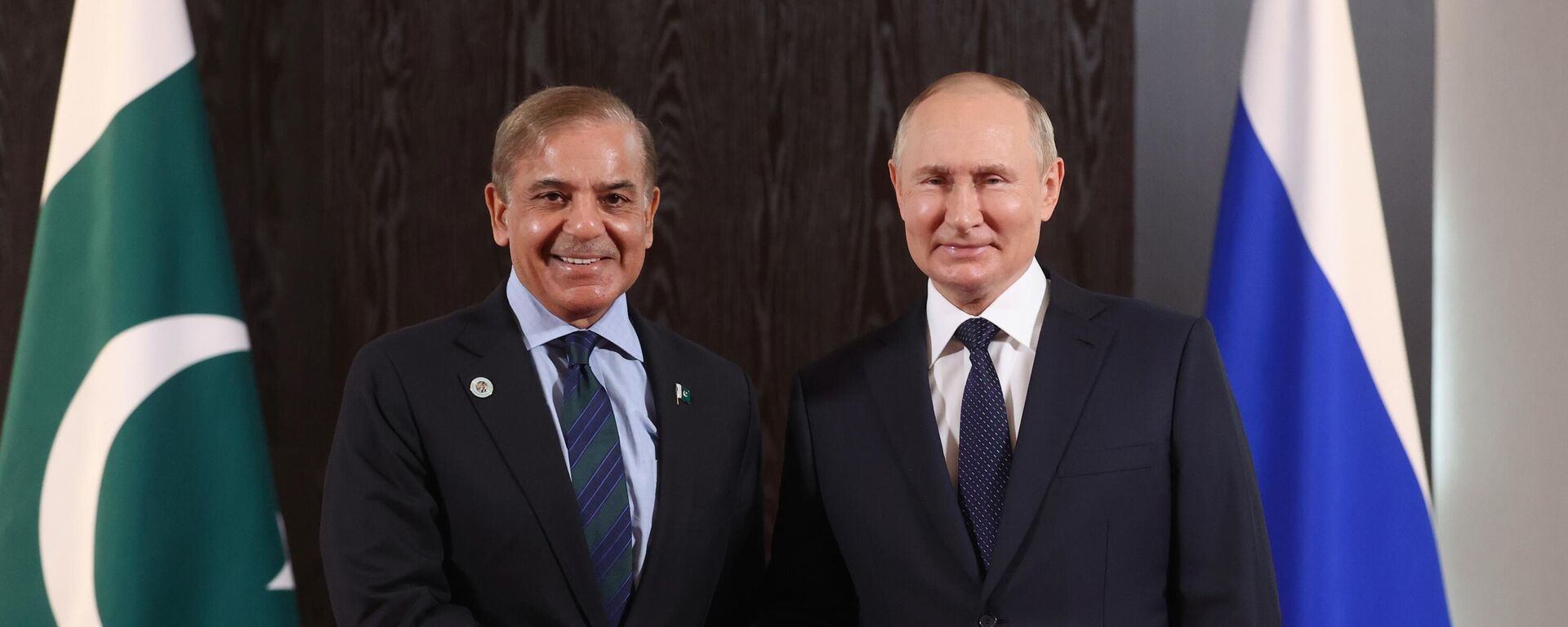 El primer ministro de Pakistán, Shehbaz Sharif y el presidente de Rusia, Vladímir Putin  - Sputnik Mundo, 1920, 15.09.2022