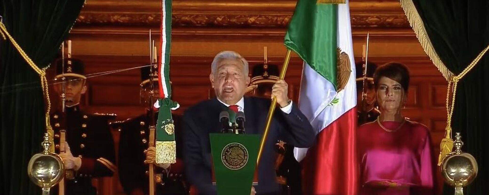 El presidente mexicano Andrés Manuel López Obrador en el Grito de Independencia, el 15 de septiembre de 2022 - Sputnik Mundo, 1920, 16.09.2022