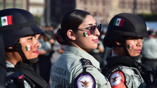 Desfile militar con motivo de la Independencia de México - Sputnik Mundo